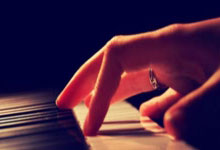 爱游戏体育：科尔：一周的休养对库里恢复有帮助 现在他看起来充满能量.